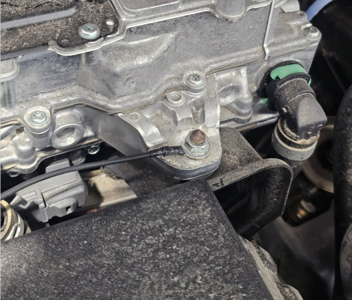 Ground connection location on the hybrid inverter assembly